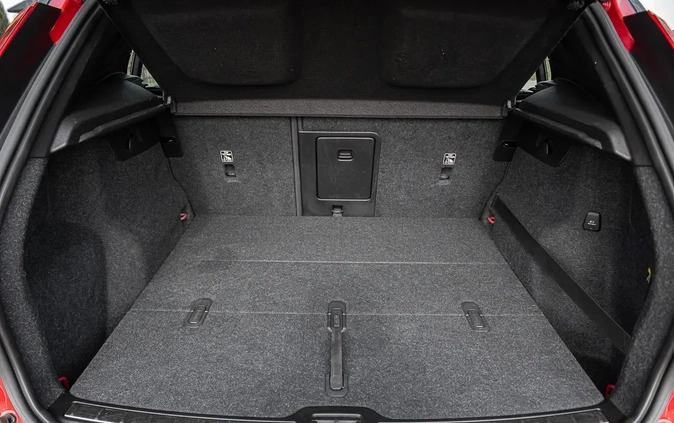 Volvo XC 40 cena 114600 przebieg: 150000, rok produkcji 2018 z Piotrków Trybunalski małe 631
